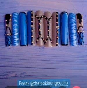 CUSTOM PRESS ON NAILS